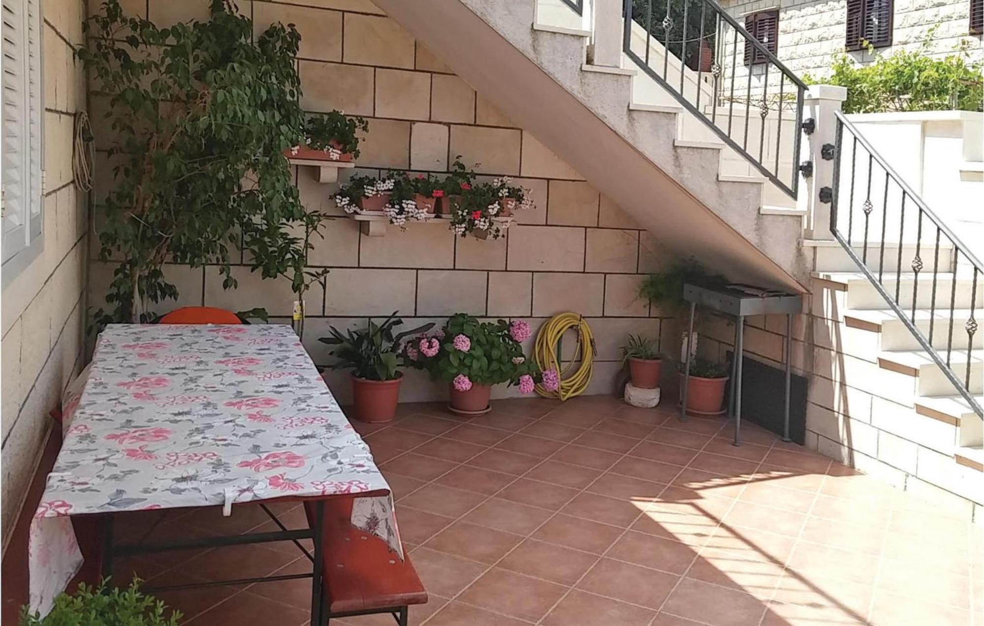 3 Bedroom Awesome Apartment In Pucisca Buitenkant foto