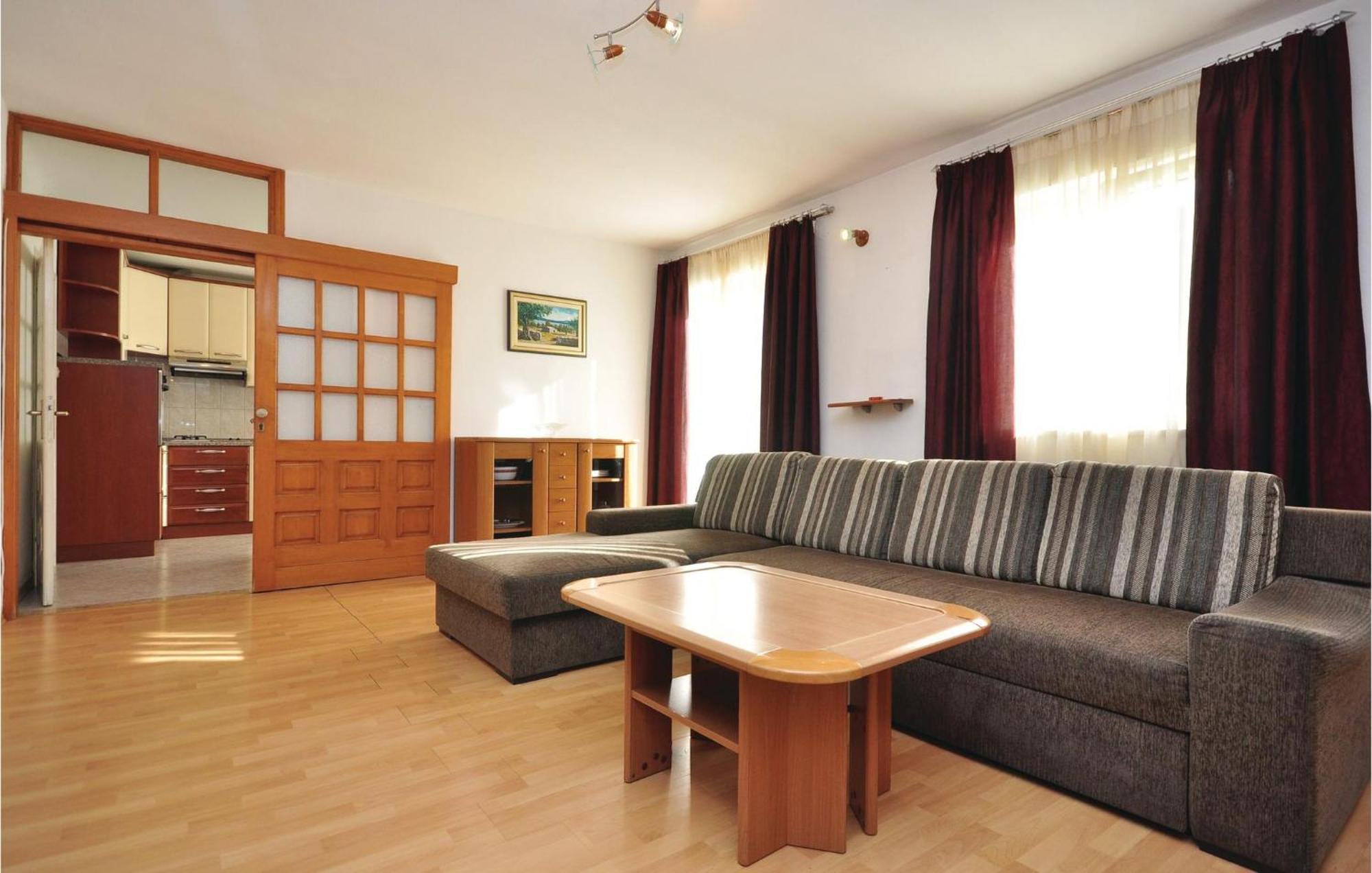 3 Bedroom Awesome Apartment In Pucisca Buitenkant foto