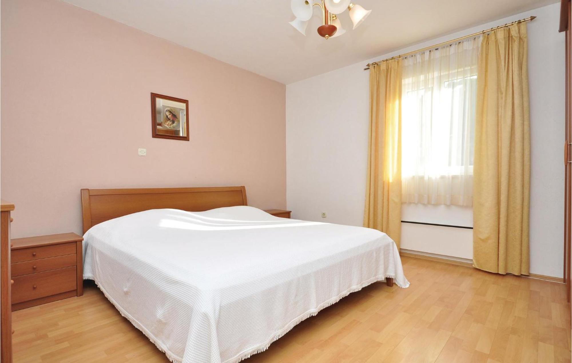 3 Bedroom Awesome Apartment In Pucisca Buitenkant foto