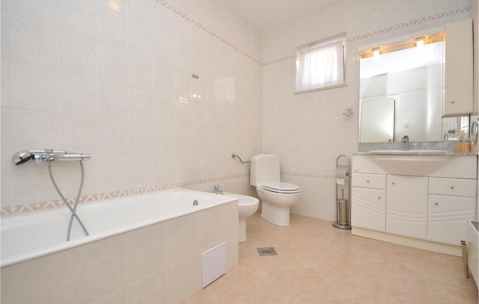 3 Bedroom Awesome Apartment In Pucisca Buitenkant foto