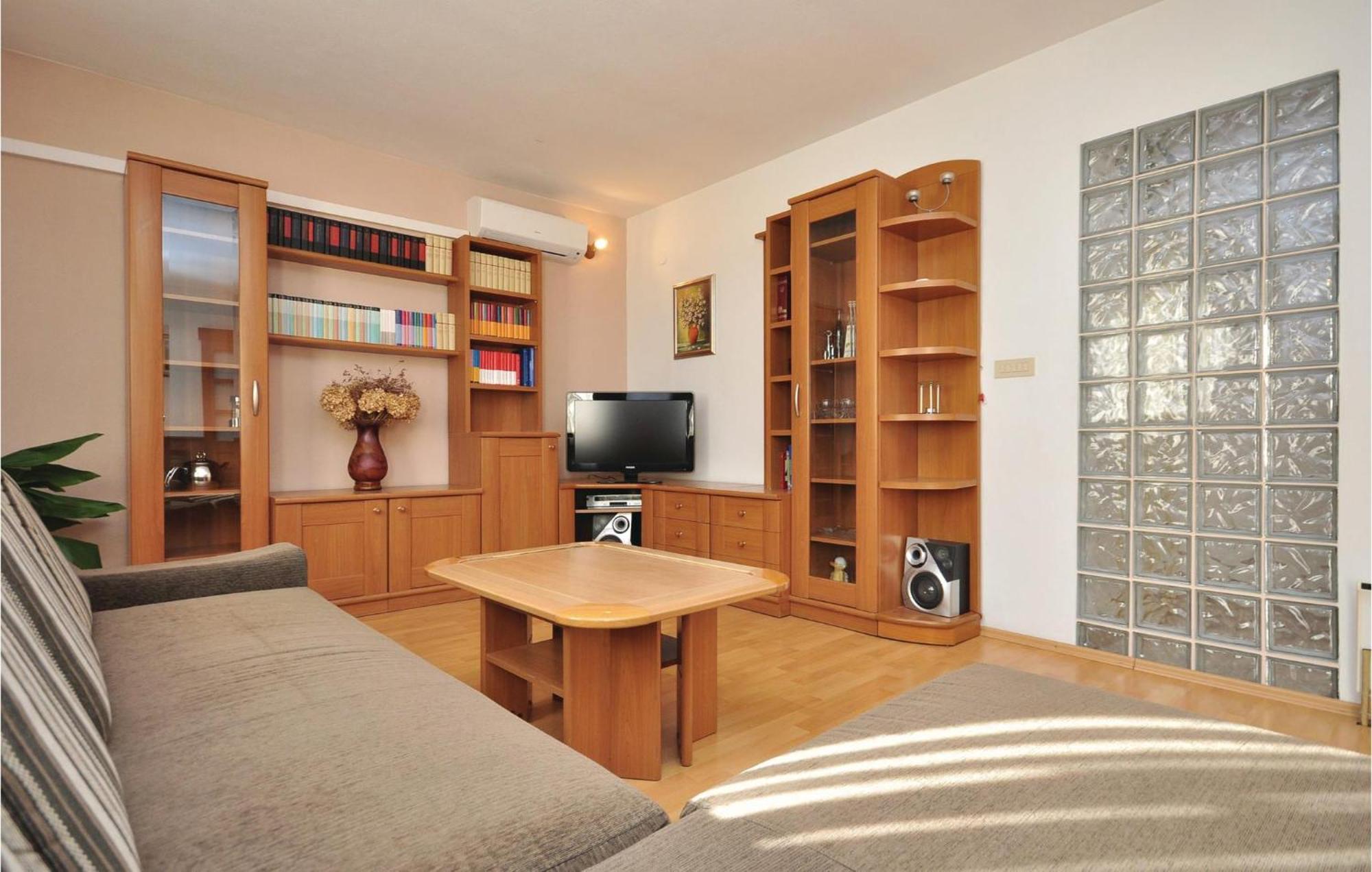 3 Bedroom Awesome Apartment In Pucisca Buitenkant foto