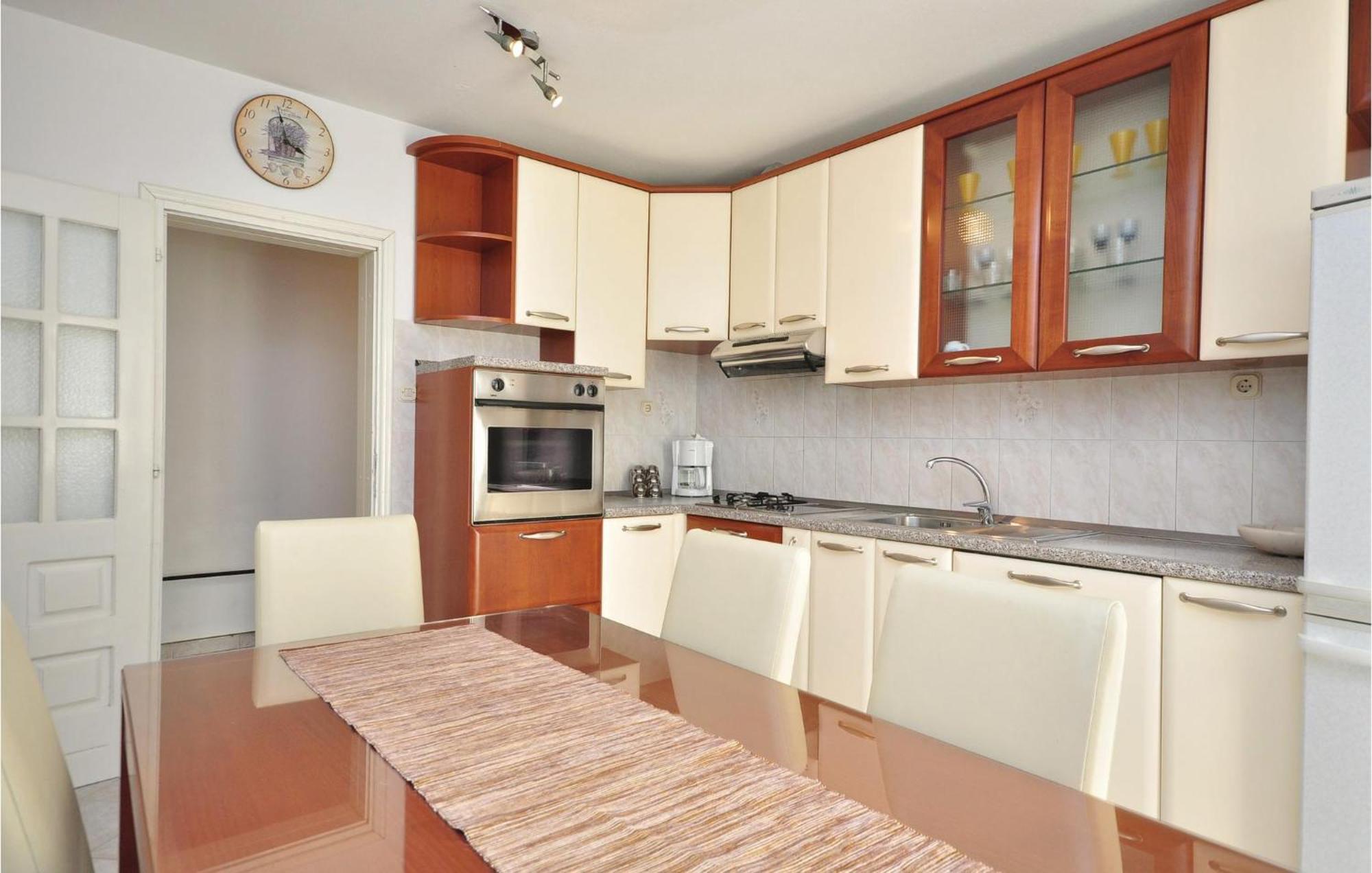3 Bedroom Awesome Apartment In Pucisca Buitenkant foto
