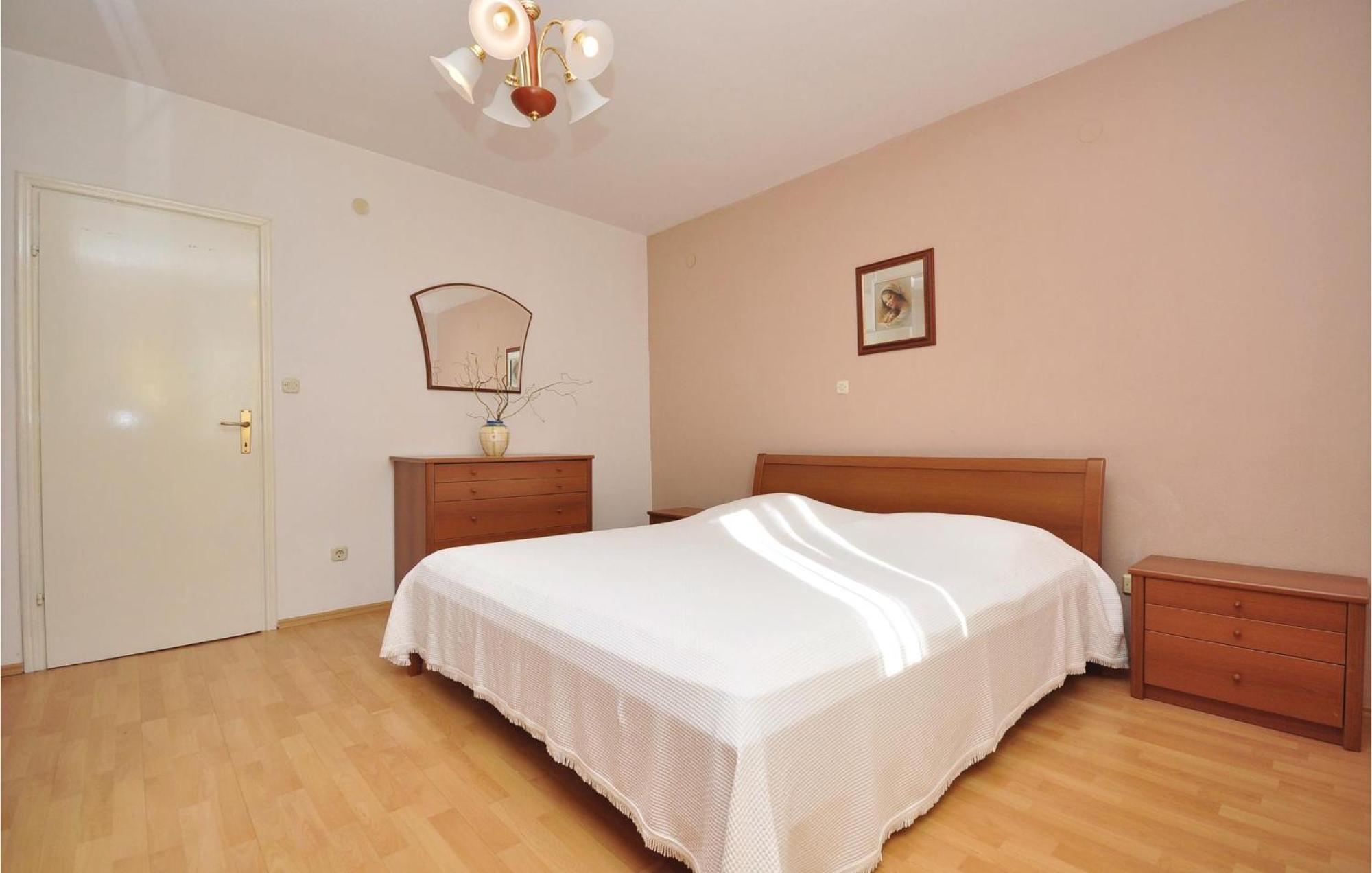 3 Bedroom Awesome Apartment In Pucisca Buitenkant foto