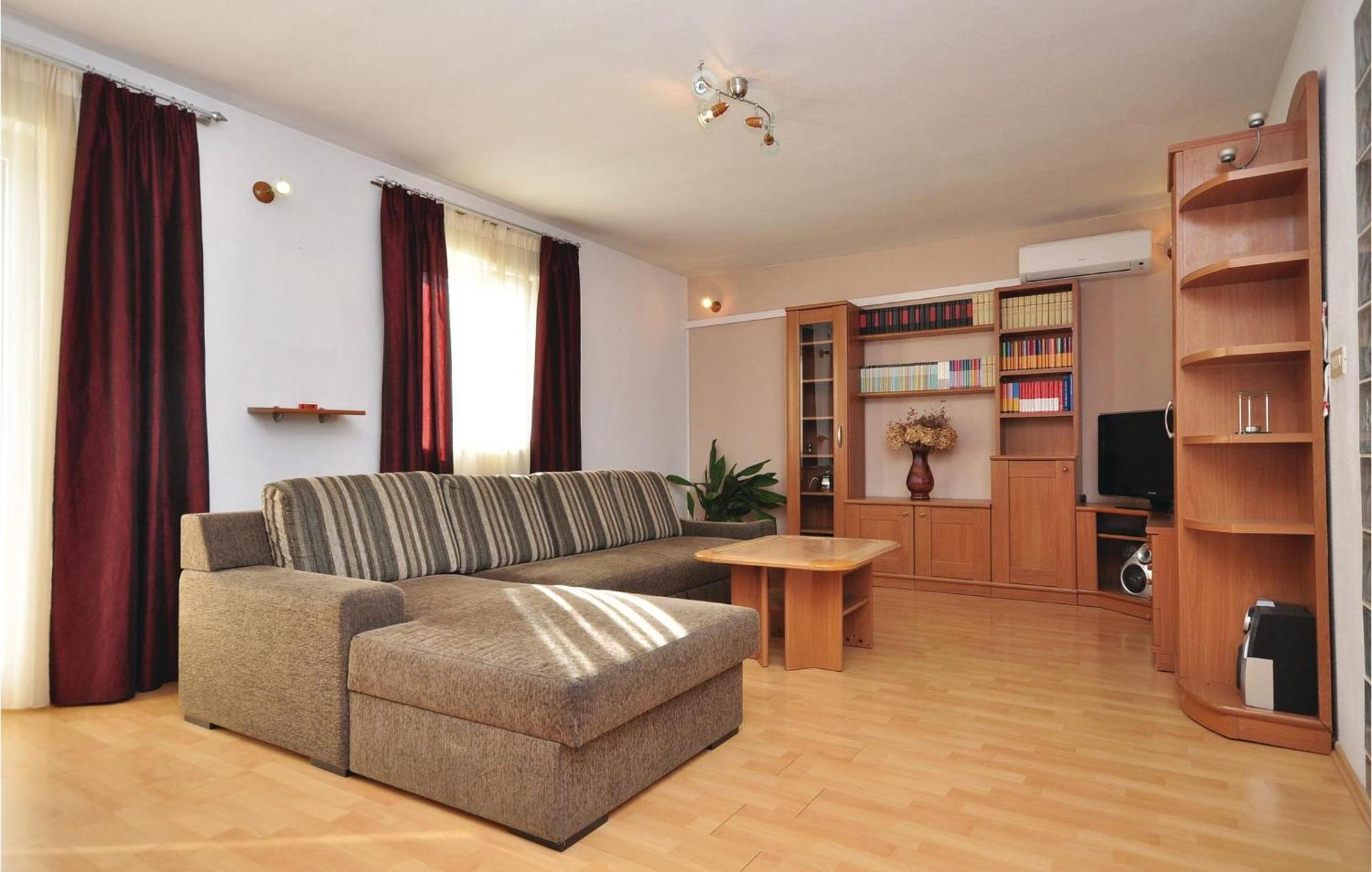 3 Bedroom Awesome Apartment In Pucisca Buitenkant foto