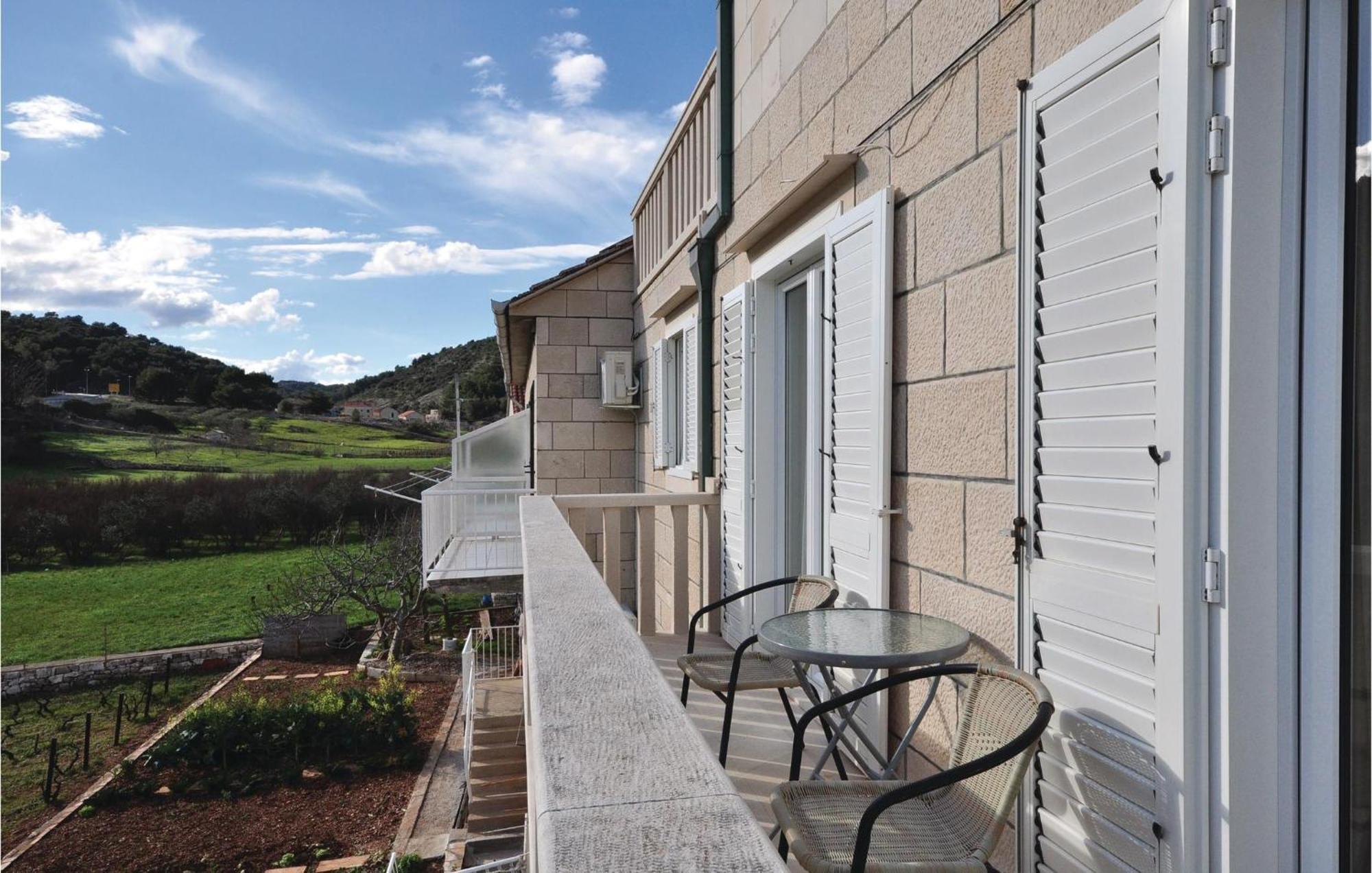 3 Bedroom Awesome Apartment In Pucisca Buitenkant foto