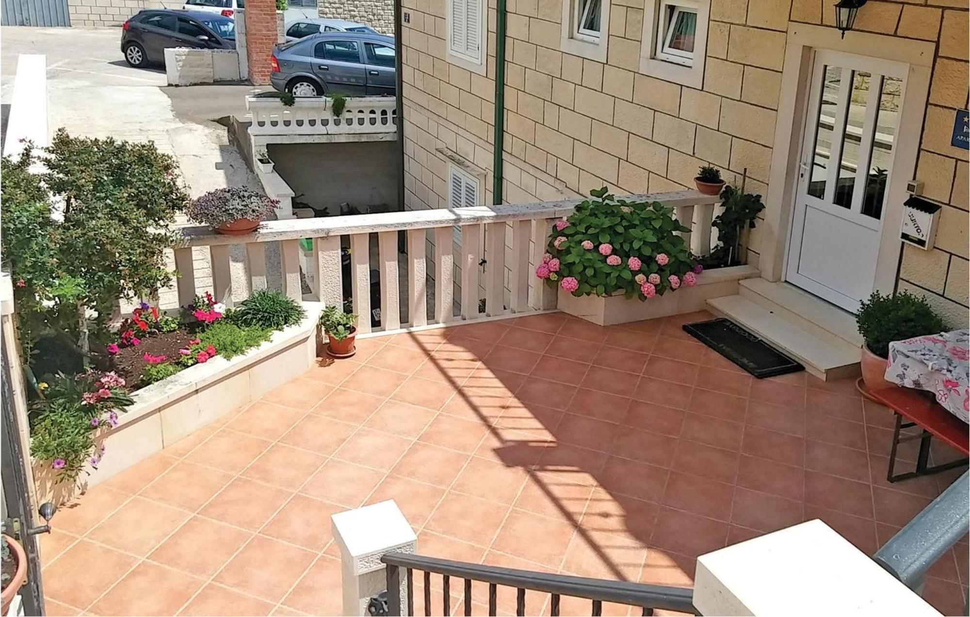 3 Bedroom Awesome Apartment In Pucisca Buitenkant foto