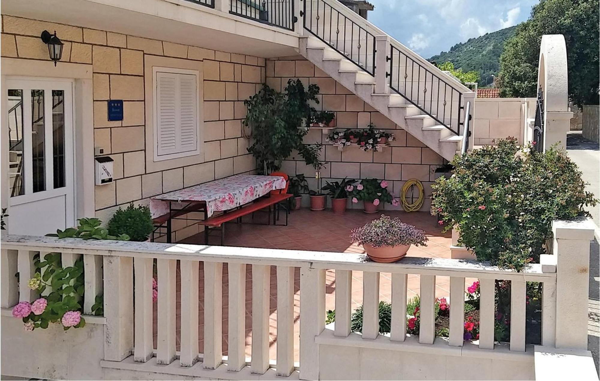 3 Bedroom Awesome Apartment In Pucisca Buitenkant foto